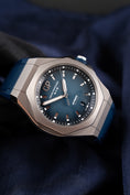 Bild in Galerie-Betrachter laden, Girard Perregaux Laureato Absolute Ti 230 81070-21-002-FB6A - Main product image
