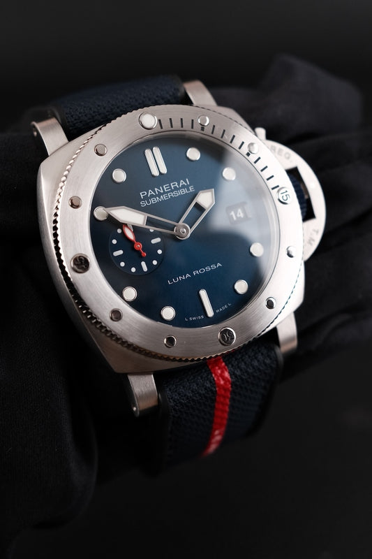 Panerai Submersible QuarantaQuattro Luna Rossa PAM01391 - Detailansicht 1