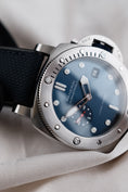Bild in Galerie-Betrachter laden, Panerai Submersible QuarantaQuattro Luna Rossa PAM01391 - Detailansicht 2
