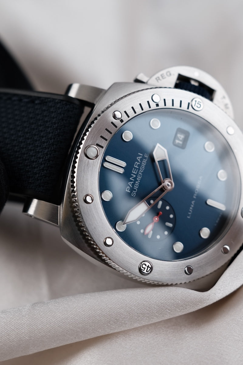 Panerai Submersible QuarantaQuattro Luna Rossa PAM01391 - Detailansicht 2