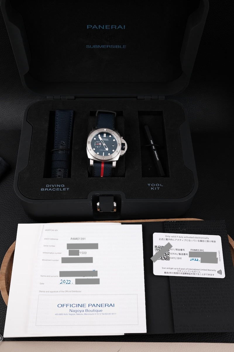 Panerai Submersible QuarantaQuattro Luna Rossa PAM01391 - Papiere und oder Lieferumfang