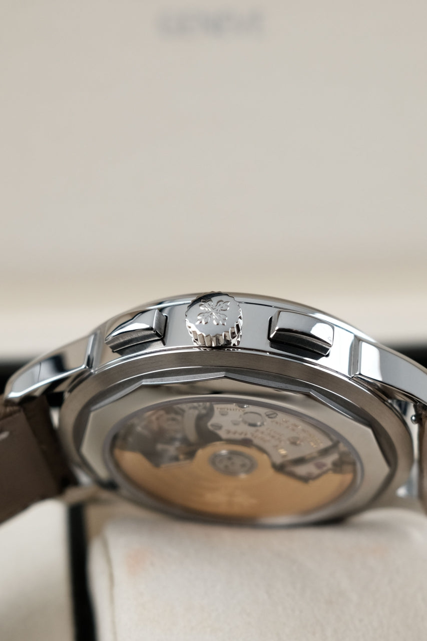 Patek Philippe Worldtimer Chrono 5935A-001 - Detailansicht 11