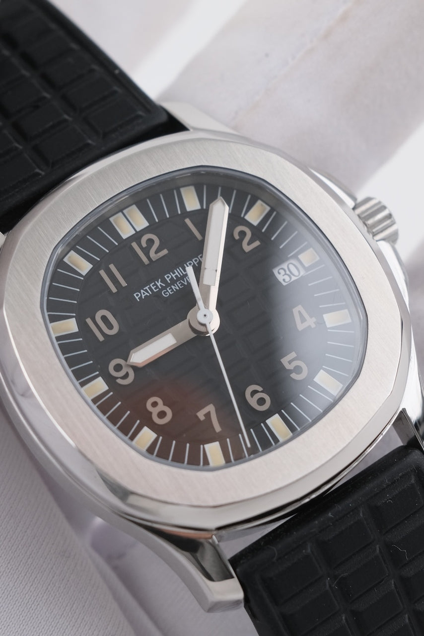 Patek Philippe Aquanaut 5064 - Detail view 1