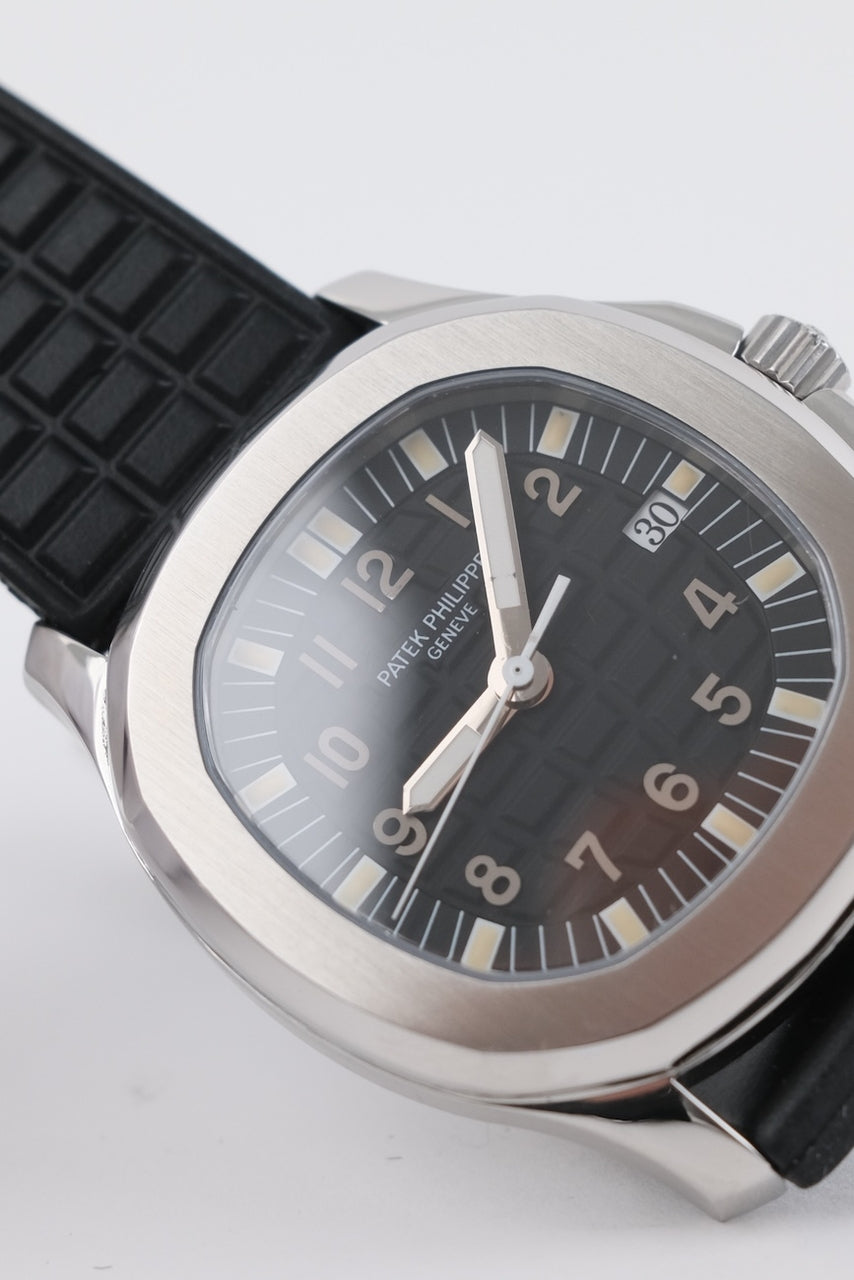 Patek Philippe Aquanaut 5064 - Detail view 2