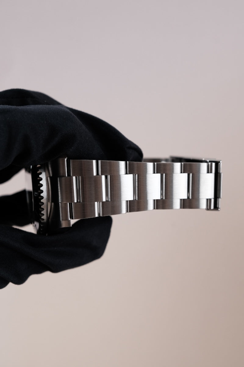 Rolex Sea-Dweller 126600 - Detail view 8