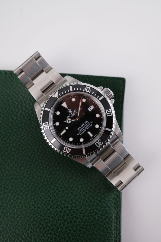 Rolex Sea-Dweller 16600 - Detail view 1
