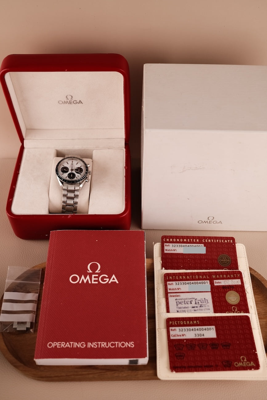 Omega Speedmaster Date 32330404004001 Box + og. Papiere LC DE