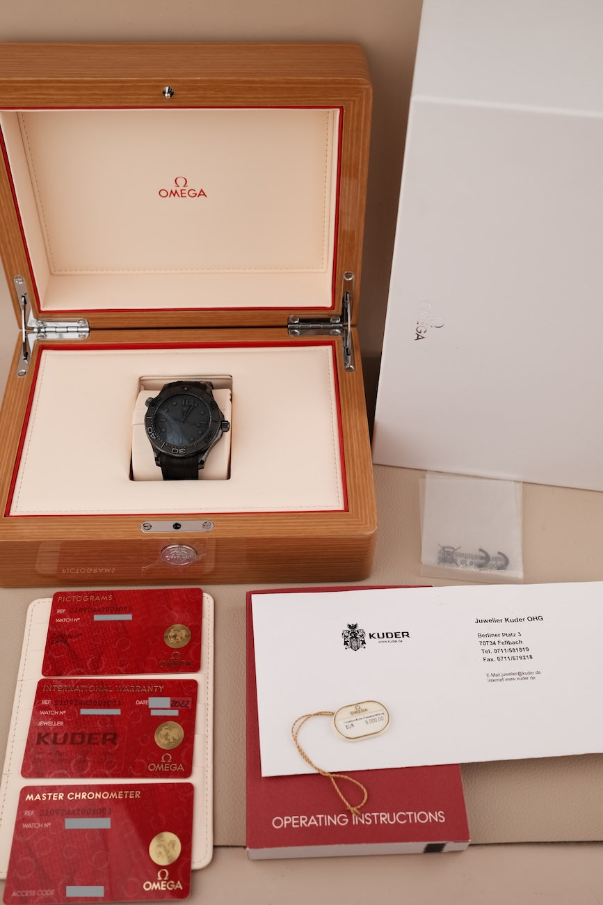 Omega Seamaster Diver 300 M 21092442001003 Box + og. Papiere “Black Black” , First Buyer‘s Invoice, German Delivered