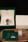 Cargar la imagen en la vista de la galería, Rolex Oyster Perpetual 41 124300 Box + og. Papiere Green Dial, 41mm
