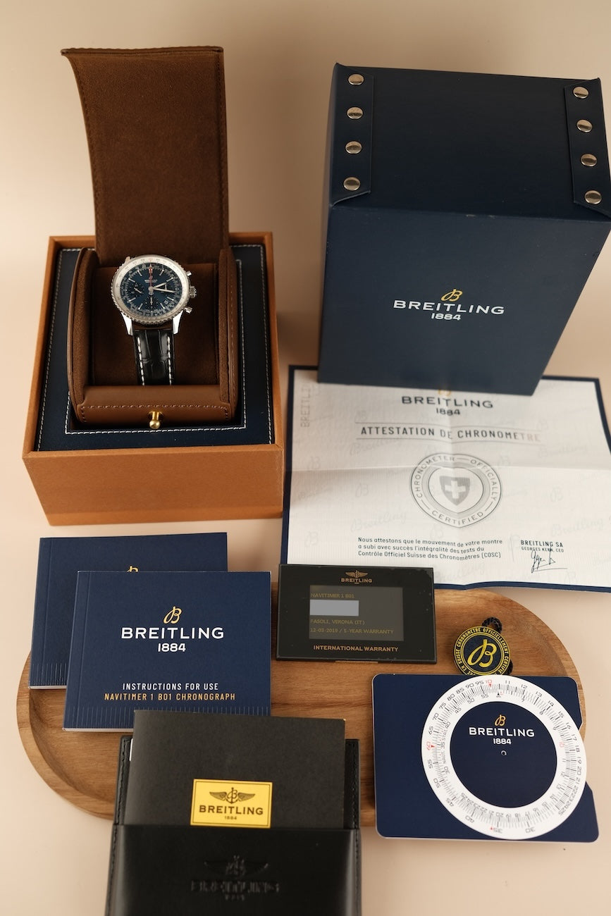 Breitling Navitimer 1 B01 Chronograph AB0121211C1P1 Box + og. Papiere blaues Zifferblatt