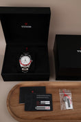 Bild in Galerie-Betrachter laden, Tudor Black Bay GMT 79830RB Box + og. Papiere White Dial, Pepsi
