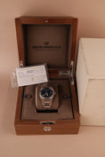 Charger l'image dans la visionneuse de la galerie, Girard Perregaux Laureato Blue Dial 810001143111A Box + og. Papiere 225th Anniversary Limited Edition
