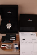 Bild in Galerie-Betrachter laden, Tudor Black Bay 41 79540 Box + og. Papiere First Buyers´s Invoice Silver Dial
