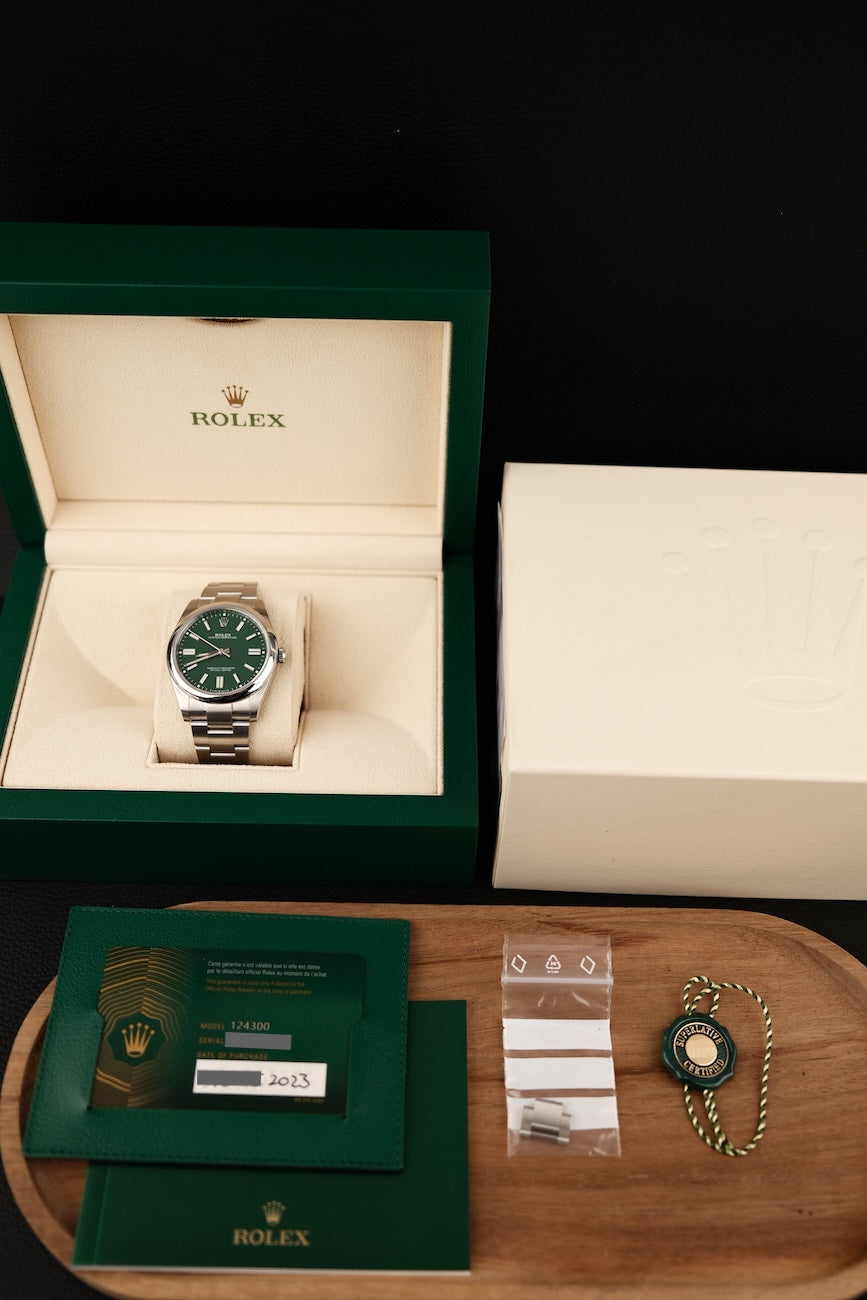 Rolex Oyster Perpetual 41 124300 Box + og. Papiere Green Dial