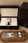 Bild in Galerie-Betrachter laden, Patek Philippe Calatrava 5196J Box Patek Service 2021
