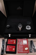 Bild in Galerie-Betrachter laden, Omega Speedmaster Moonwatch 31130423001005 Box + og. Papiere NEW Stickered
