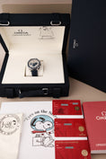 Load image into Gallery viewer, Omega Speedmaster 31032425002001 Box + og. Papiere 'Silver Snoopy Award', NEW, German Delivered, 2025
