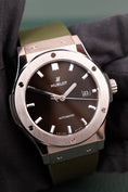 Bild in Galerie-Betrachter laden, Hublot Hublot Classic Fusion  542NX8970RX Box + og. Papiere Titanium Green 42mm
