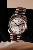 Bild in Galerie-Betrachter laden, Rolex Day-Date 40 228239 Box + og. Papiere Silver Roman Dial
