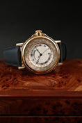 Bild in Galerie-Betrachter laden, Breguet Marine Horae Mundi 3700 Box + og. Papiere Rare, 38mm, 18k Yellow Gold, Serviced
