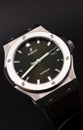 Load image into Gallery viewer, Hublot Classic Fusion 542NX8970LR Box + og. Papiere Green Titanium, 42 mm
