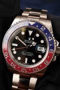 Bild in Galerie-Betrachter laden, Rolex GMT-Master II Whitegold 116719BLRO Box + og. Papiere PEPSI Rolex Service Black Dial Oyster
