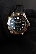 Bild in Galerie-Betrachter laden, Omega Seamaster Diver 300M  21022422001001 Box + og. Papiere S/G
