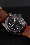 Bild in Galerie-Betrachter laden, Tudor Black Bay Bronze 79250BB Box + og. Papiere Bucherer Edition Blue, German Delivered
