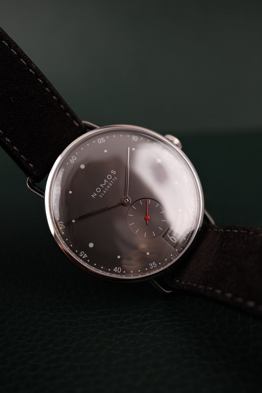 Nomos Metro 38 Stadtschwarz Datum 1103 Box + og. Papiere 38,5mm, German Delivered