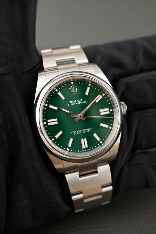 Rolex Oyster Perpetual 41 124300 Box + og. Papiere Green Dial