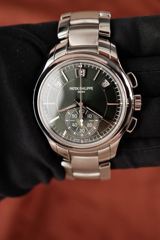 Patek Philippe Annual Calendar Chronograph 5905/1A-001 Box + og. Papiere Green Dial 42mm EU Delivered