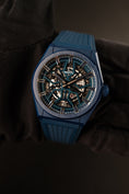 Cargar la imagen en la vista de la galería, Zenith Defy Skeleton 499003670 Box + og. Papiere Blue Ceramic
