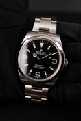 Load image into Gallery viewer, Rolex Explorer 214270 Box + og. Papiere 39mm Rolex Service 12/2022, LC EU
