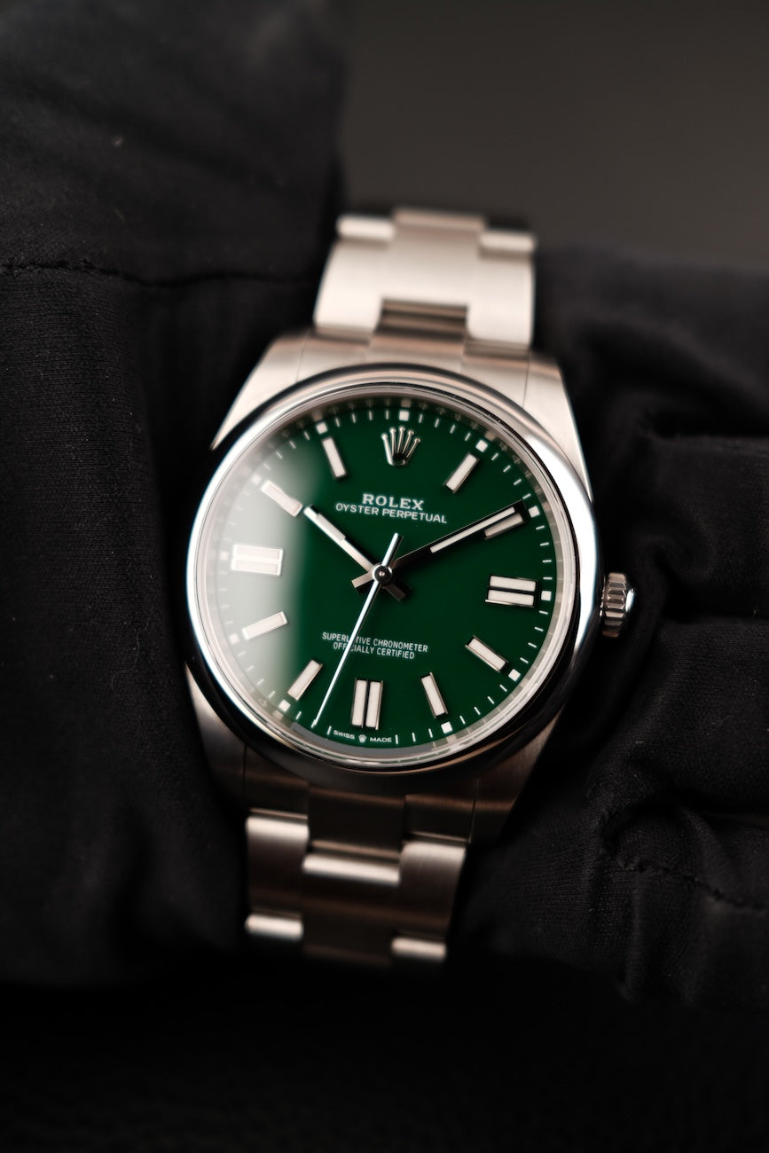 Rolex Oyster Perpetual 41 124300 Box + og. Papiere Green Dial