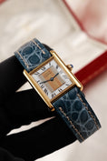 Bild in Galerie-Betrachter laden, Cartier Tank Vermeil 590005 Box + og. Papiere Rare Trinity Dial, EU Delivered, Cartier Clasp
