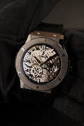 Cargar la imagen en la vista de la galería, Hublot Classic Fusion Ultra-Thin 515CM0140LR Original Papiere Black Skeleton 45mm
