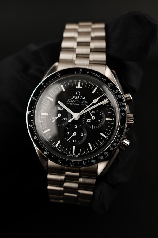 Omega Speedmaster Professional Moonwatch 31030425001001 Box + og. Papiere German Delivered, First Buyer's Invoice