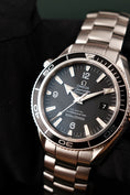 Load image into Gallery viewer, Omega Seamaster Planet Ocean 22015000  Box + og. Papiere 42mm, German First Buyer's Invoice, SERVICED
