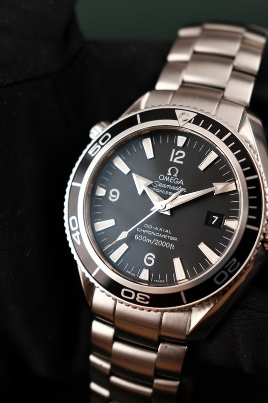 Omega Seamaster Planet Ocean 22015000  Box + og. Papiere 42mm, German First Buyer's Invoice, SERVICED