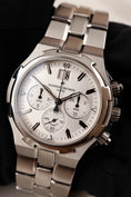 Bild in Galerie-Betrachter laden, Vacheron Constantin Overseas Chronograph 49140 Original Papiere Mint Condition Silver Dial No Stretch
