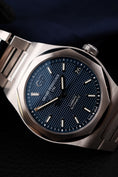 Bild in Galerie-Betrachter laden, Girard Perregaux Laureato 81010 Box + og. Papiere Blue Dial 42mm
