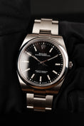 Bild in Galerie-Betrachter laden, Rolex Oyster Perpetual 39  114300 Box + og. Papiere Black Dial
