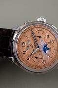 Load image into Gallery viewer, Breitling Premier B25 Datora 42 AB2510 Box + og. Papiere Salmon Dial
