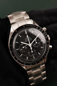 Bild in Galerie-Betrachter laden, Omega Speedmaster Moonwatch 31130423001005 Box + og. Papiere NEW Stickered
