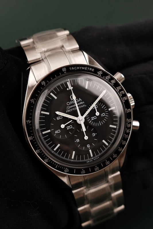 Omega Speedmaster Moonwatch 31130423001005 Box + og. Papiere NEW Stickered