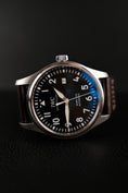 Carica l'immagine nel visualizzatore della galleria, IWC Pilot Mark XVIII  ANTOINE DE SAINT EXUPERY  brown Dial IW327003 Original Papiere
