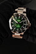 Bild in Galerie-Betrachter laden, Oris Aquis Dat Watt 0174377344187 Original Papiere HANGANG LIMITED EDITION, Green Dial, LC DE
