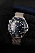 Bild in Galerie-Betrachter laden, Omega Seamaster Diver 300 M 21030422003002 Box + og. Papiere James Bond 60th Anniversary Special Edition, New, German Delivered, Partly Stickered
