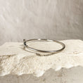 Carica l'immagine nel visualizzatore della galleria, Tiffany T-Wire Armband Weißgold Diamanten & Box

